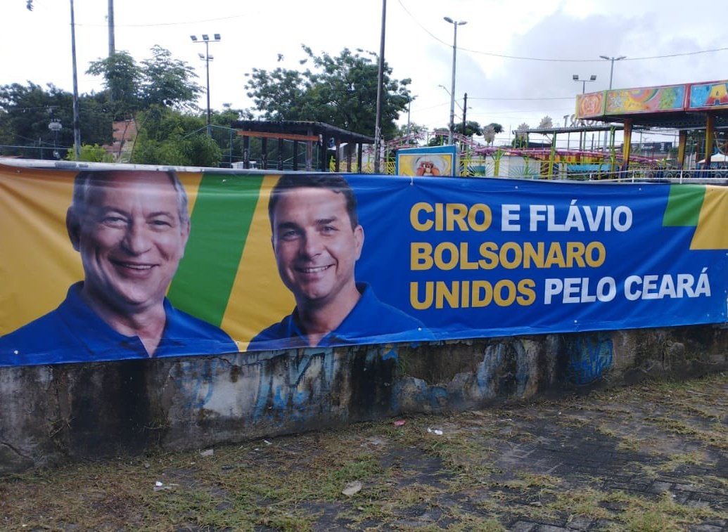 A Morte Horrível de Ciro Gomes ao Aparecer Em Outdoor Apoiando Flávio Bolsonaro