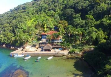 Richarlison cobra Flávio Bolsonaro por perda de mansão milionária em Angra