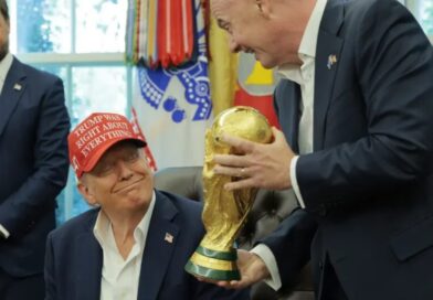 Fifa pretende vender parte da Copa do Mundo para investidores em Bolsa de Valores Fifa cede a Trump e anula cartão de Claus, gerando crise internacional