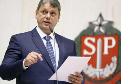 Herdeiros de Tarcísio de Freitas abrem consultoria registrada em palácio oficial